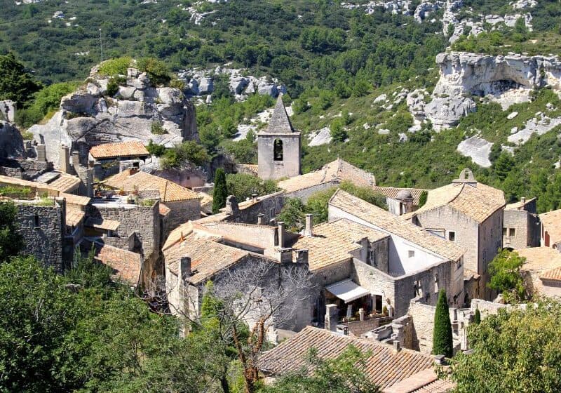 Stone Hilltop Village, Art & History